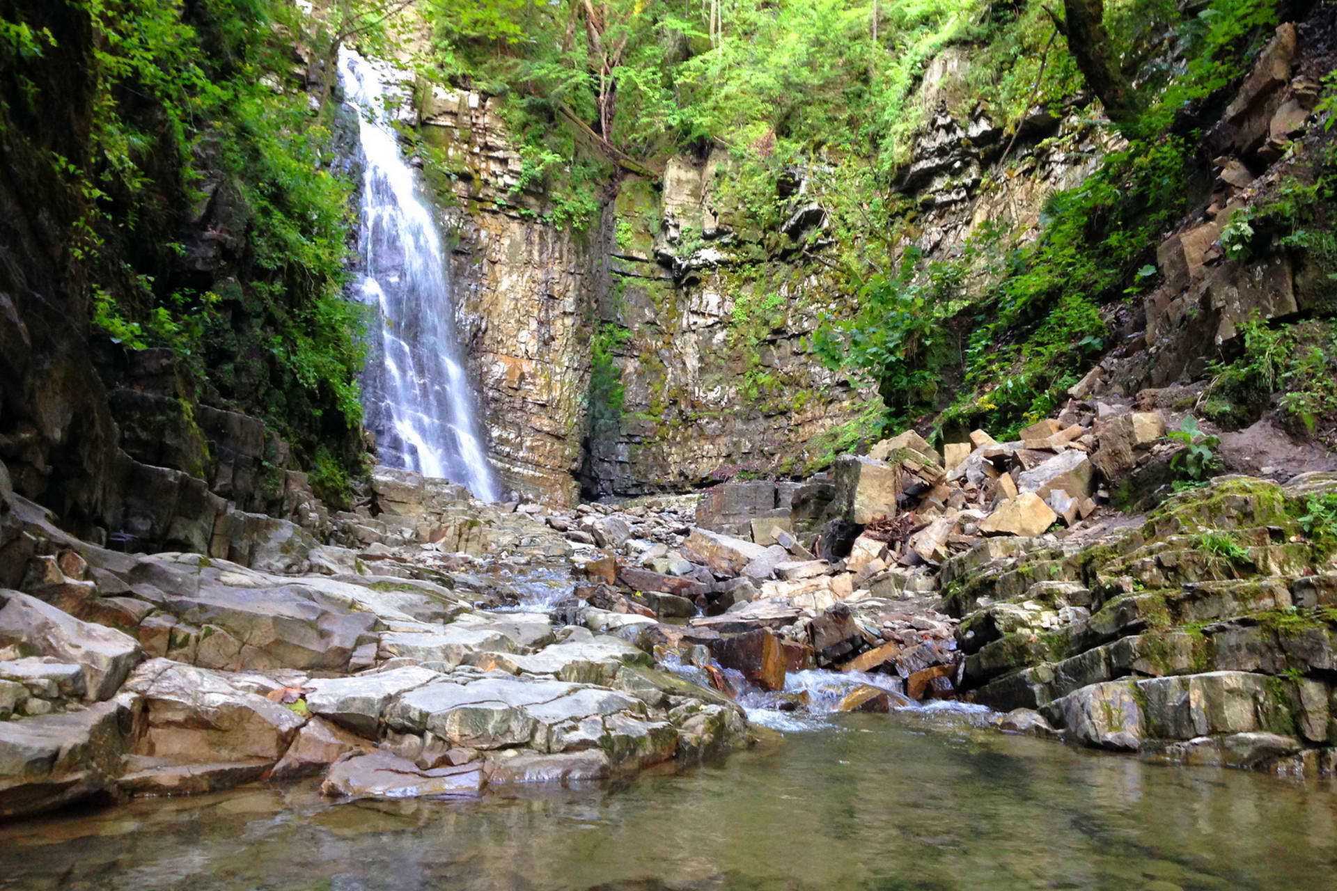 манявський водоспад