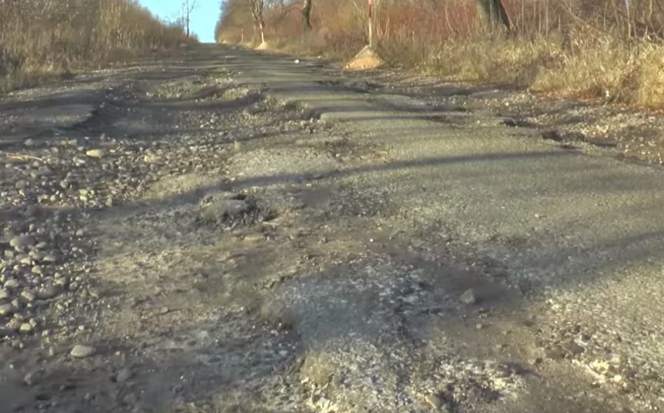 прикарпатські дороги відремонтують за 12 мільйонів