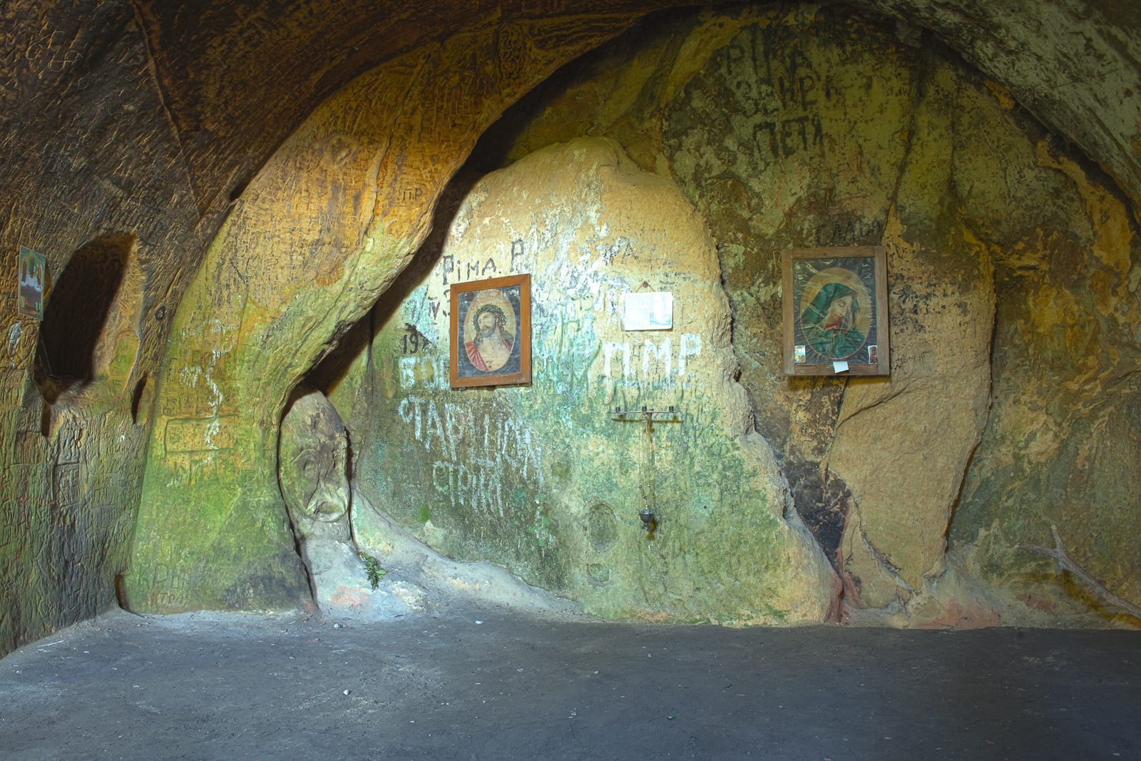 скельний монастир